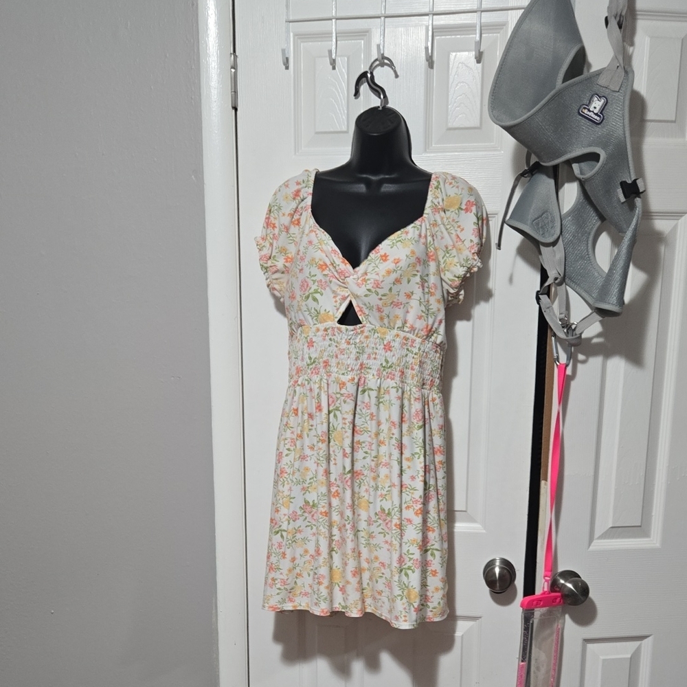 Floral Short Sleeve Dress with Keyhole Detail